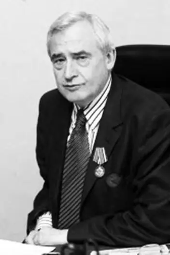 Родился в Москве в 1949 году Российский журналист и публицист писатель - фото 70