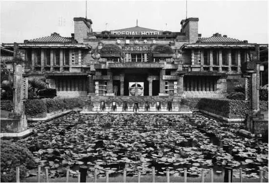 Империалотель в Токио 1930е гг Вне этого анклава иностранец встречался с - фото 32