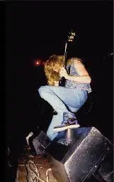 Я со своей гитарой BC Rich Bich Концерт с Мегадэт Фотография сделана - фото 55