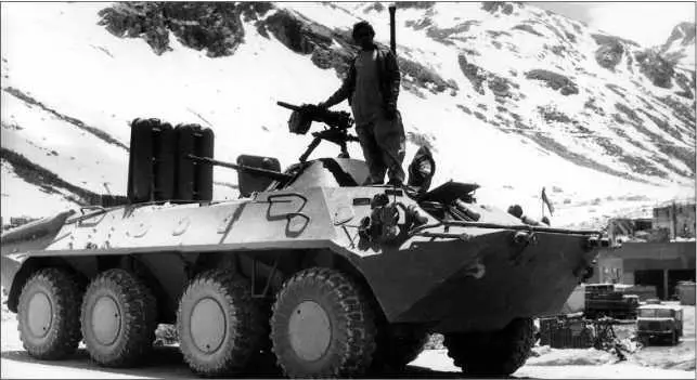 БТР70 афганской армии у перевала Саланг 1989 год На крыше башни установлен - фото 85