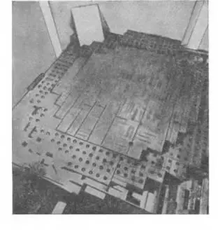 Сборка графитовой кладки первого реактора сооруженного Энрико Ферми 1942 г - фото 85