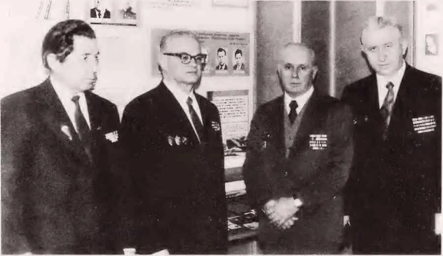 Декабрь 1990 года А Яцков Л Квасников В Барковский и А Феклисов в - фото 29
