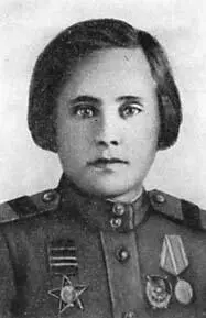 О В Жилина До войны она жила в Новосибирске Рано потеряла родителей Росла у - фото 41