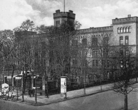 Здание технической школы Абвера В столицу Германии они прибыли ровно в половине - фото 41