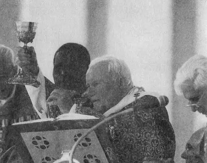 Иоанн Павел II во время мессы посвященной 20летию его понтификата и - фото 23
