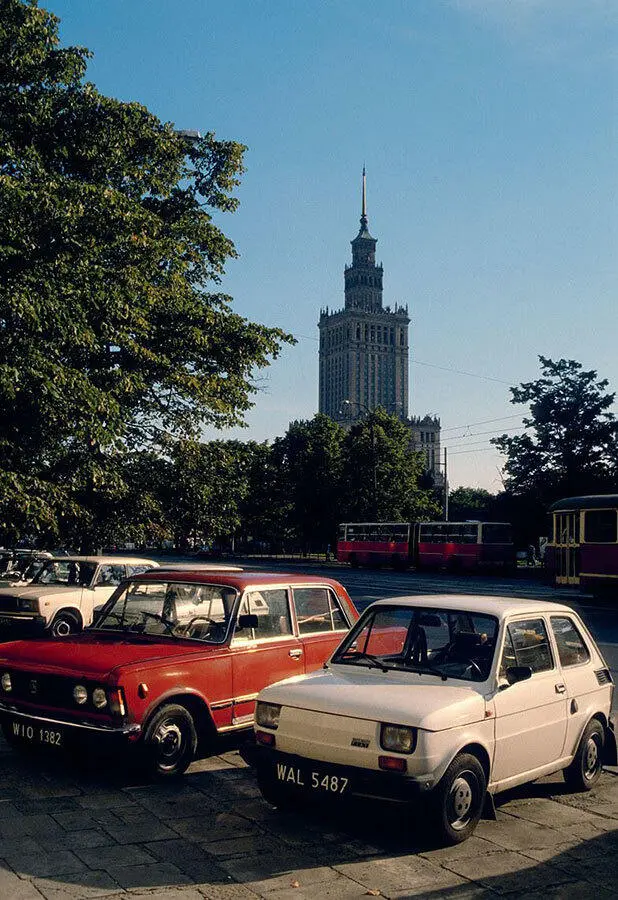 Летом 1988 года в пассаже Hala Gwardii открывается большая выставка молодежной - фото 16