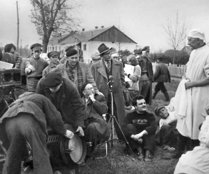 На практике в Краснодаре 1956 год Хождение по мукам В центре в шляпе - фото 7
