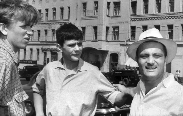 Во время съемок Мы с Женей и Никитой Я шагаю по Москве Репетируем - фото 36