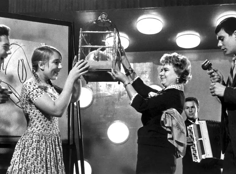 Инна Чурикова Я шагаю по Москве 1963 год Мы с Инной Сорок лет спустя - фото 66