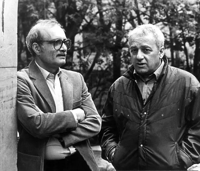 Мы с Резо Габриадзе 1986 год На съемках фильма Киндзадза 1987 год - фото 74