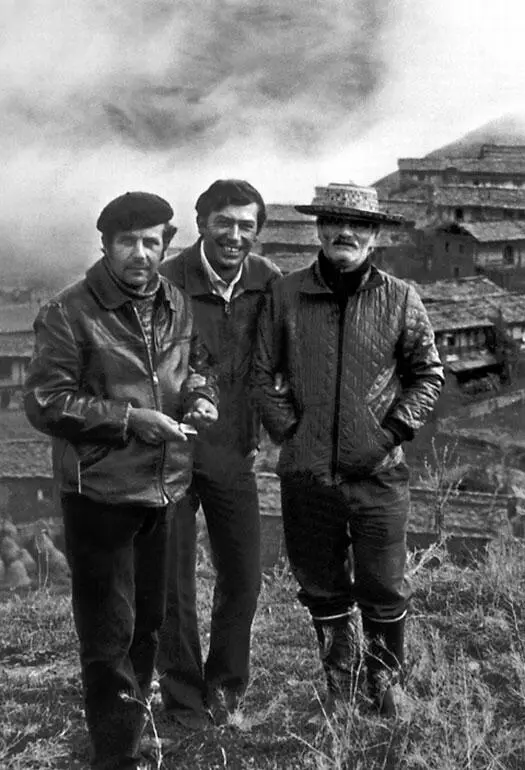 Мимино На съемках в деревне Шинако Оператор Анатолий Петрицкий Кикабидзе и - фото 86