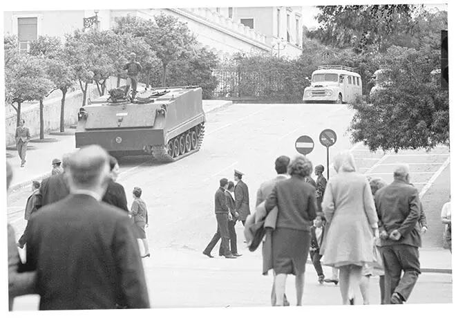 Танки на улицах Афин 21 апреля 1967 21 апреля 1967 года чёрные - фото 16