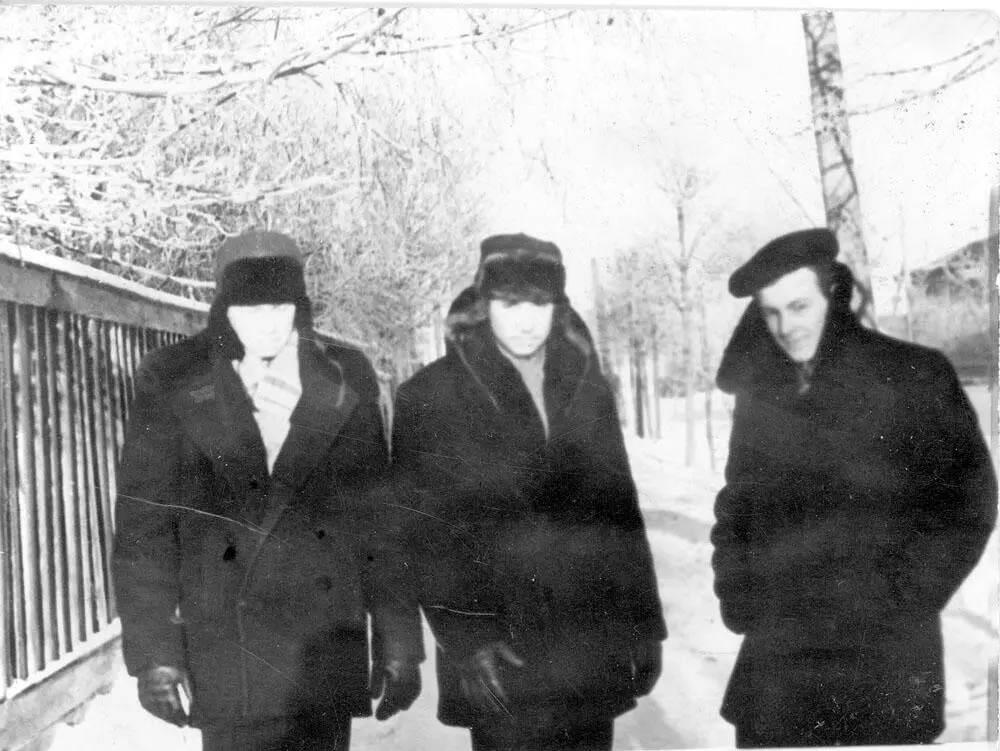 Вот в таких коротких полупальто называемых в простонародье полупердонами - фото 5