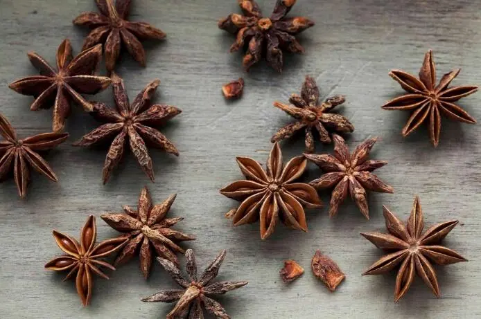 Бадьян имеет теплый терпкий сладкий пряный аромат схожий с солодкой а его - фото 17
