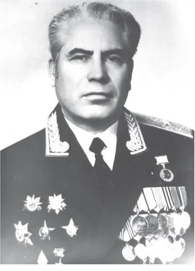 Генералмайор Управления кадров Минобороны СССР Филипп Киселев 1985 г Я тогда - фото 83