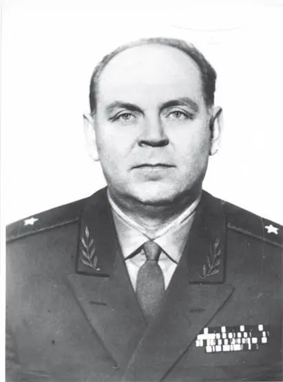 Подполковник Д И Шаляпин С Шаляпиным дружили все годы учебы в академии - фото 106