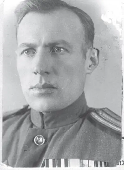 Комдив полковник Симонов М Е С этим событием было связано немало разных - фото 114