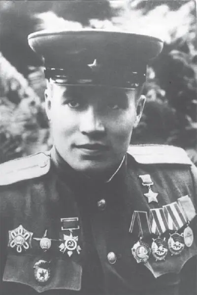 Герой Советского Союза полковник Юдин В С По своей технической службе я - фото 116