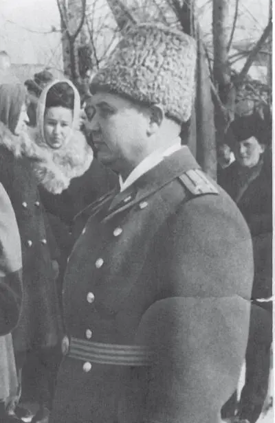 Полковник Павлов В Г Менее чем через год генерал Яксаргин был переведен на - фото 125