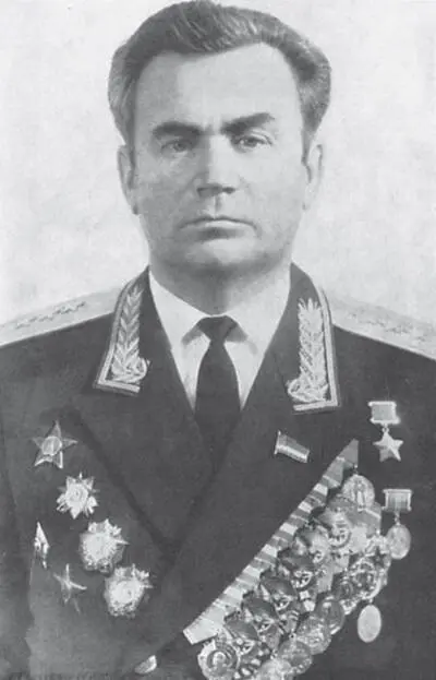 Генералполковник авиации Герой Советского Союза Кубарев В Н Его преемник - фото 136