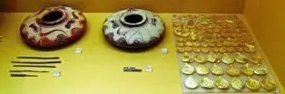 Экспонаты из микенской гробницы афинской леди 1400 г до нэ Во внутренних - фото 510