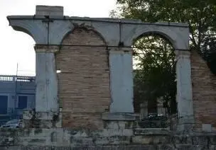 Арки Агораномиона На архитраве арочного входа была выгравирована надпись - фото 615