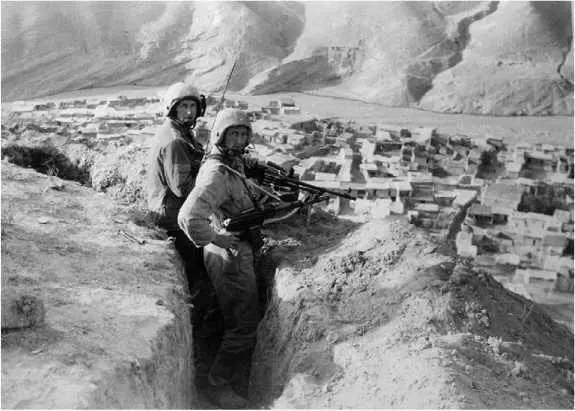 Сотрудника группы А во время боевой стажировки в ДРА С 1983го по 1987 год с - фото 50