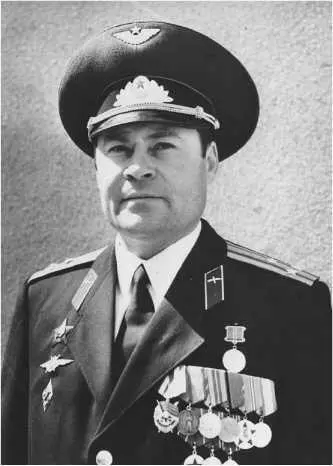 Командир 23го Душанбинского авиаполка полковник Вячеслав Сухов Мы еще не - фото 68