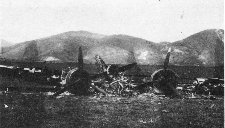 К концу 1940 г итальянские истребители нанесли большие потери Бленхеймам RAF - фото 10