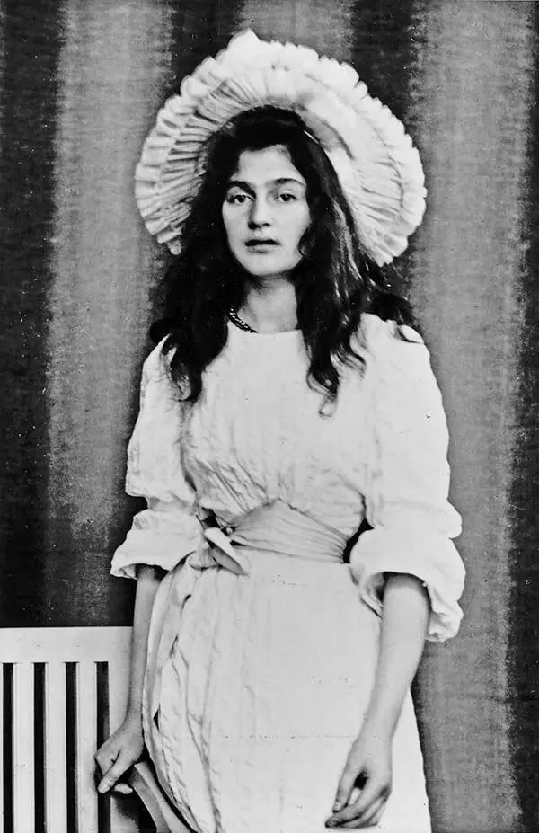 Жюли Мане в возрасте 16 лет Ок 1894 Фотограф неизвестен Помимо прочего - фото 27