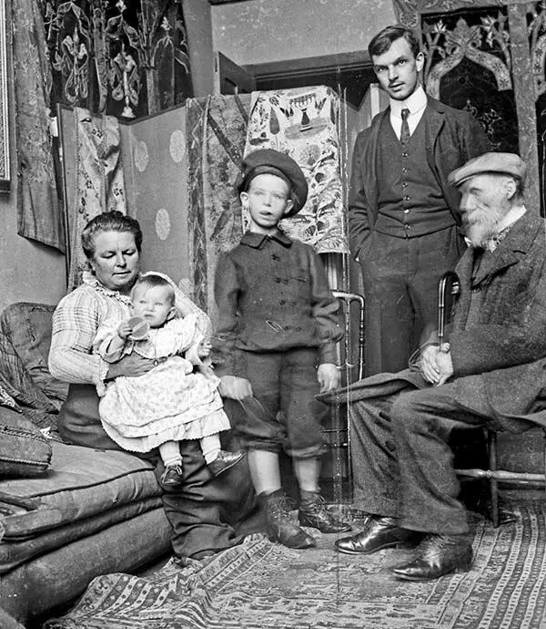 Семья Ренуар Алина 43 года Коко 1 год Жан 8 лет Пьер 17 лет Огюст 61 - фото 32