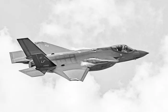 Американский истребитель F35 Предприятие прославилось истребителем пятого - фото 19