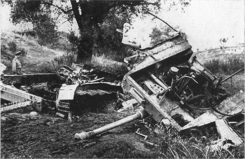 Так уничтожали фашистские танки советские артиллеристы Германия 1945 год - фото 37