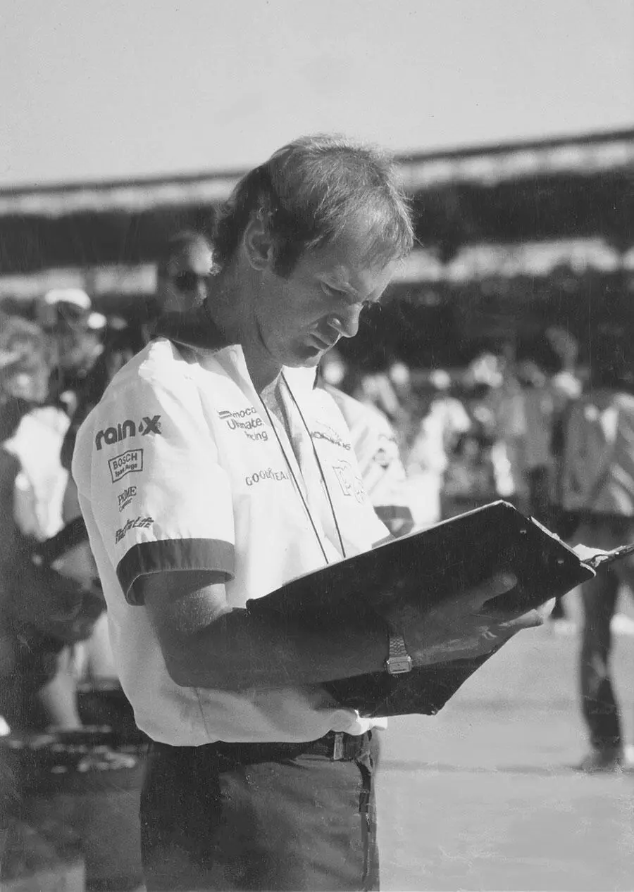 Работа гоночного инженера у Марио со своим планшетом в 1987м Во время - фото 22