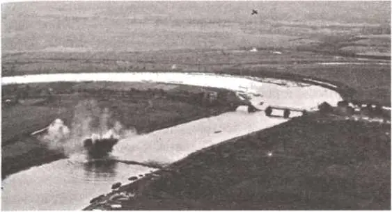 Бомбежка переправ на р Мета около д Бронница август 1941 г Ивановское а - фото 49
