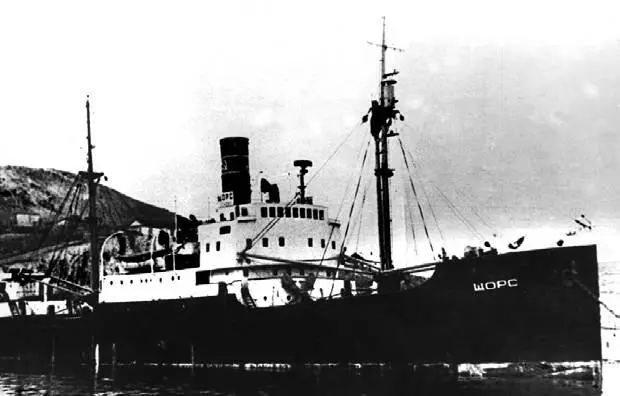 Пароход АКОфлота Щорс Это судно прибыло на Камчатку в 1938 г Экипаж - фото 31