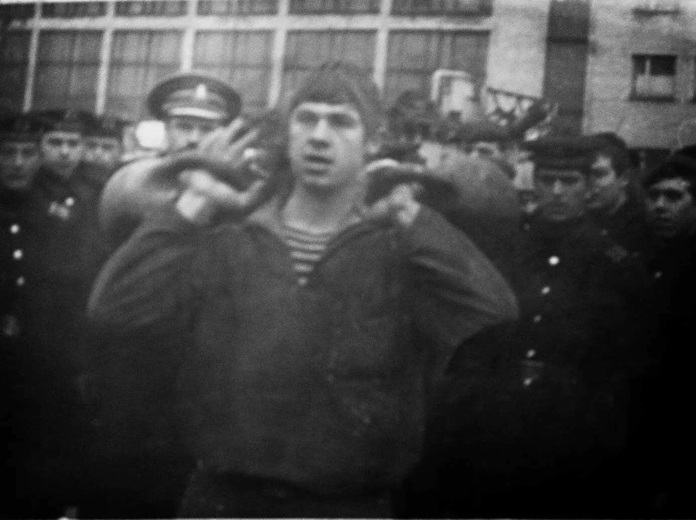 Наука эта пригодилась мне и теперь Мне удалось выжать гири 16 раз прежде чем - фото 18