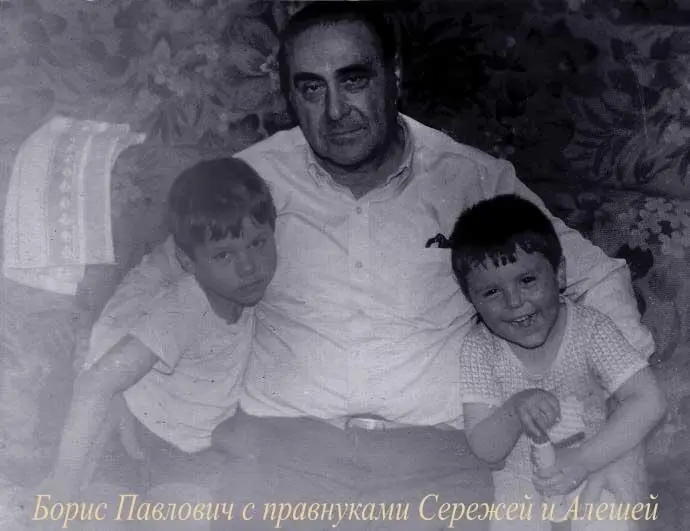 Ну виделись родственники с мальчишками Сергеем и Алешей в среднем раз в - фото 7