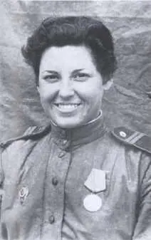 Женя Макеева 1944 г Из личного архива ЕФ Тереховой Передеры - фото 3