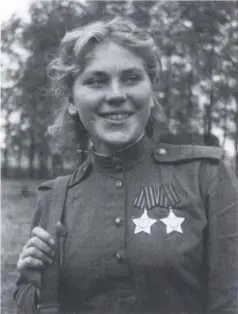 Снайпер Роза Шанина 3й Белорусский фронт 1944 г Из коллекции РГЛКФД - фото 5