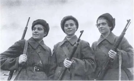 Снайперы Татьяна Маша Поливанова и Наташа Ковшова 1942 г Из коллекции - фото 21