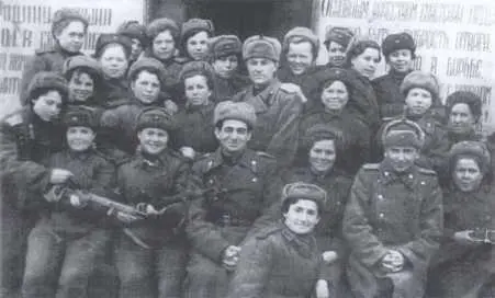 Курсанты ЦЖШСП снайперский взвод Таисии Киселевой Подольск конец 1943 г Из - фото 23