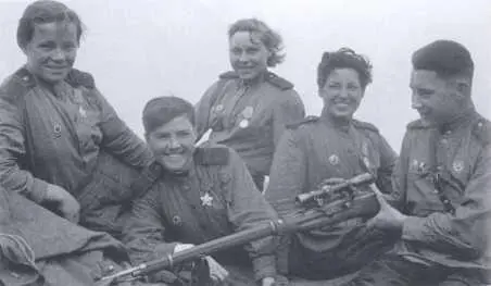 Боевые товарищи Кати Передеры группа девушекснайперов участниц боев за Крым - фото 30
