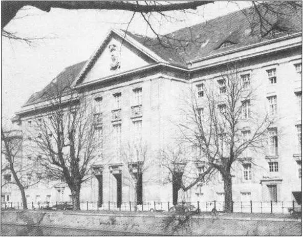 Здание абвера в Берлине Реактивный истребитель Ме262 Союзн - фото 35