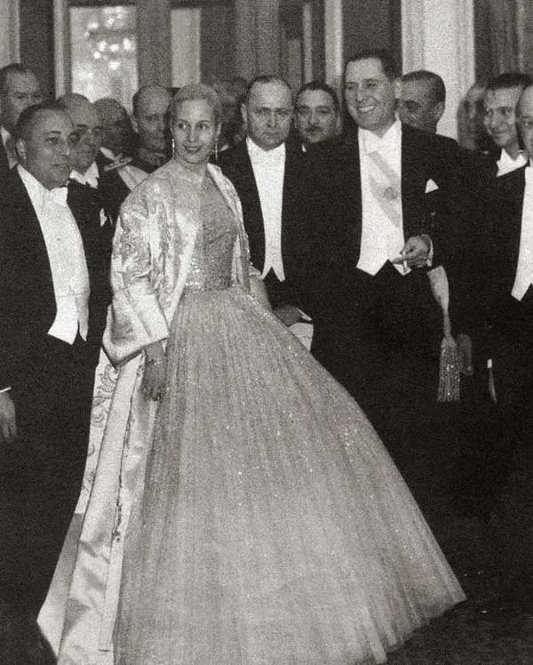 Эвита Перон в вечернем платье от Диора 1950 Платье из набивной ткани от - фото 98