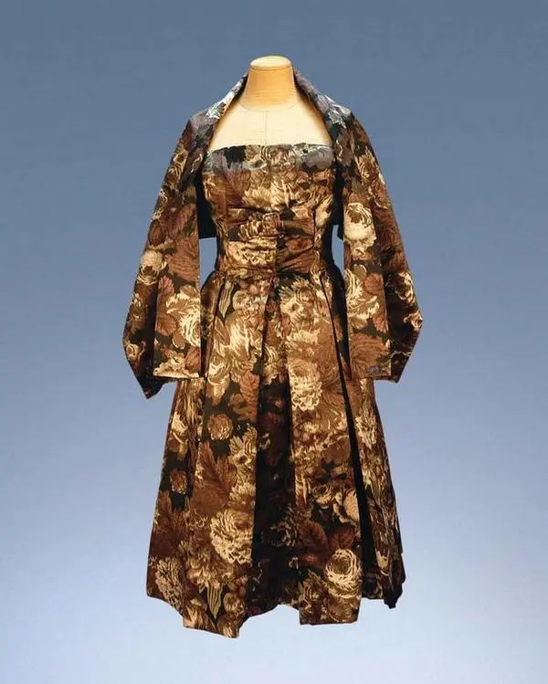 Платье из набивной ткани от Диора 1952 Вечернее платье в стиле new look 1952 - фото 99