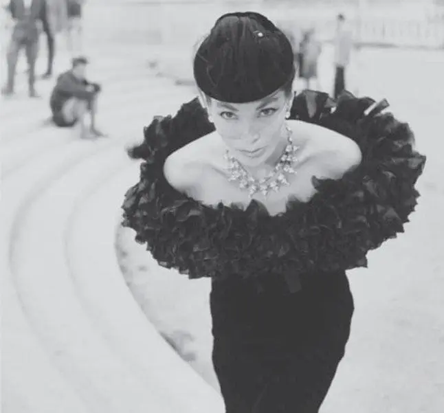 Манекенщица Довима в платье в стиле new look Париж 1955 Фото Майкде - фото 199