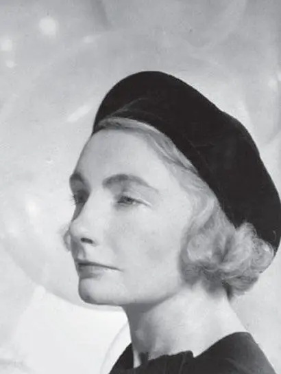 Главный редактор в то время журнала Harpers Bazaar Кармель Сноу 1955 - фото 208