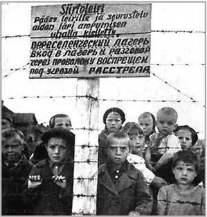 В советское время при публикации этой фотографии надпись на финском языке в - фото 9