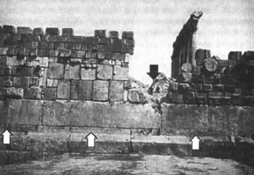 Рис 127 Баальбекский Трилитон белые стрелки для сравнения можно - фото 88